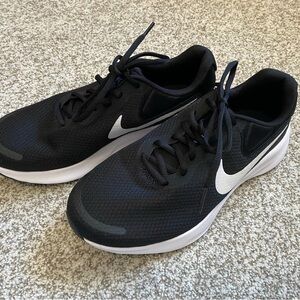 Nike Women's Black and White Sneakers